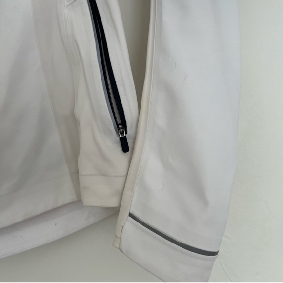 Lululemon White Water Resistant Jacket [Sz. 4] - Picture 4 of 7